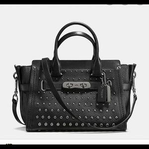 🧚🏻‍♀️SOLD🧚🏻‍♀️Coach Swagger 27 Black with Ombré Rivets